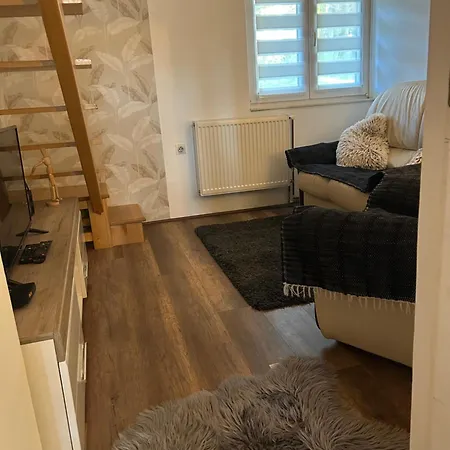 Vikendica Nadja بيت للعطل *