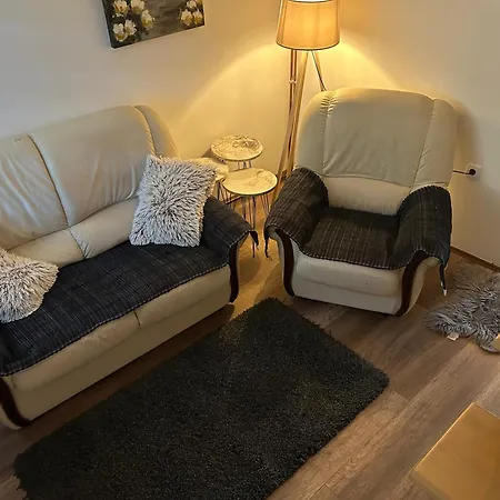 Vikendica Nadja بيت للعطل